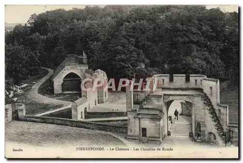 Cartes postales Pierrefonds Le Chateau Les Chemins De Ronde