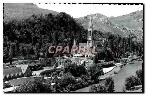 Cartes postales Lourdes La Basillique Et Le Gave