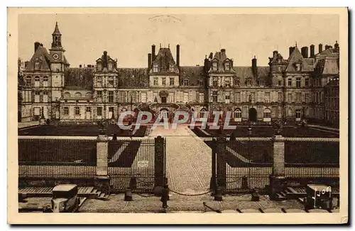 Ansichtskarte AK Fontainebleau Le Palais Cour des Adieux