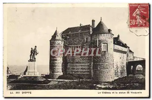 Cartes postales Dieppe Le Chateau et la Statue de Vauquelin