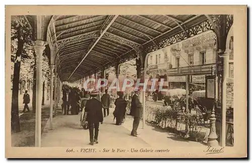Cartes postales Vichy Sur Le Parc Une Galerie Couverte