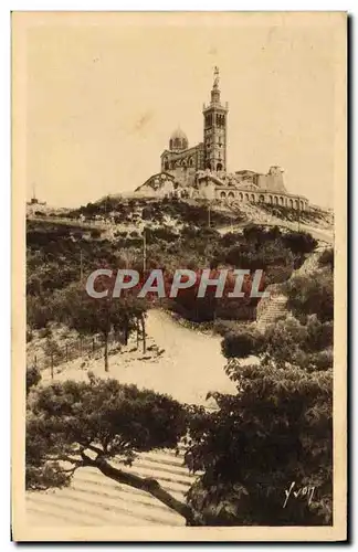 Ansichtskarte AK Marseille Notre Dame De la Garde La basilique et la colline