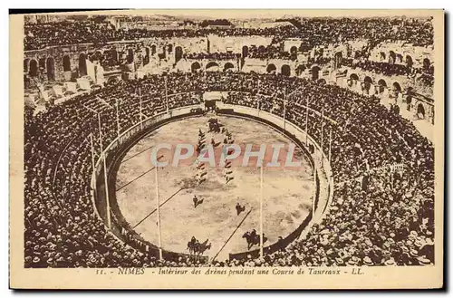 Ansichtskarte AK Nimes Interieur Des Arenes Pendant une course de taureaux Corrida