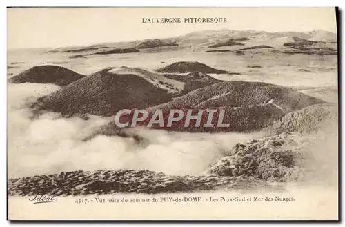 Cartes postales Vue Prise Du Sommet Du Puy De Dome Les Puys Sud Et Mer Des Nuages