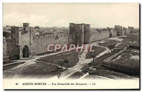 Cartes postales Aigues Mortes Vue d&#39ensemble des remparts