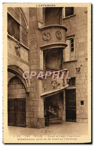 Ansichtskarte AK Riom Cour Et Cage d&#39escalier Renaissance pres de la Tour de l&#39horloge