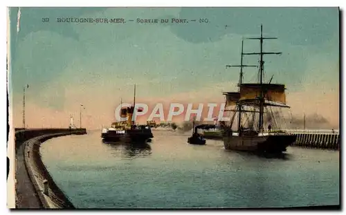 Cartes postales Boulogne Sur Mer Sortie Du Port Bateau Voilier