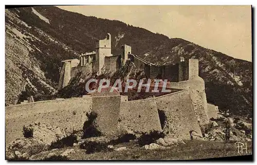 Cartes postales Sisteron La citadelle dominee Par le Chemin de ronde Le donjon et la chapelle
