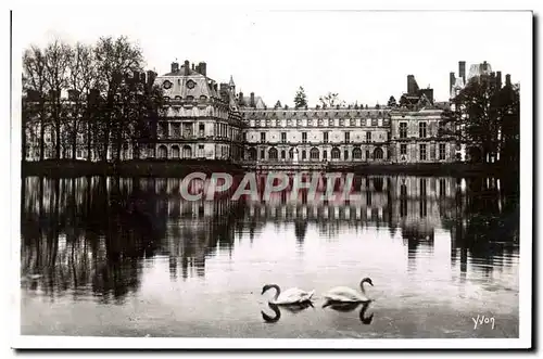 Ansichtskarte AK Palais de Fontainebleau Facade du Palais vue de l&#39etang des carpes