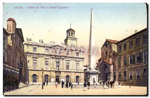 Cartes postales Arles Hotel De Ville Et Saint Trophime