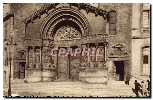 Ansichtskarte AK Arles En Provence Facade De La Cathedrale Saint Trophime