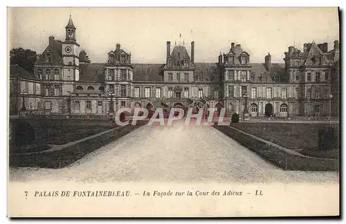 Ansichtskarte AK Palais De Fontainebleau La Facade Sur La Cour Des Adicux