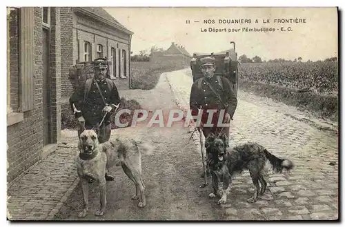 Ansichtskarte AK Douanes Douaniers a la frontiere Le depart pour l&#39embuscade Chien Chiens