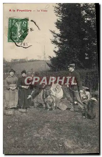 Ansichtskarte AK Douanes Douaniers A la frontiere La visite Chien