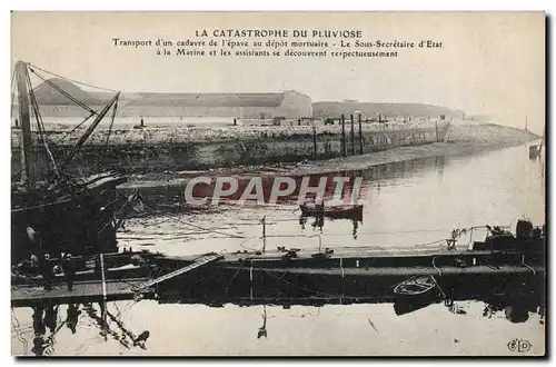 Cartes postales Bateau Catastrophe du Pluviose Transport d&#39un cadavre de l&#39epave au depot mortuaire Sous m