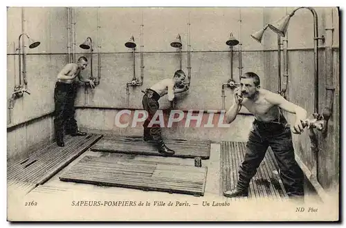 Ansichtskarte AK Sapeurs Pompiers Paris Un lavabo