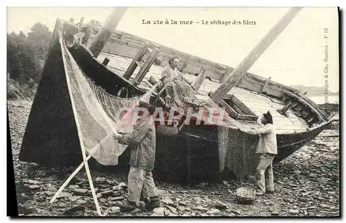 Cartes postales La vie a la mer Le sechage des filets Bateau