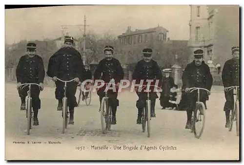 Ansichtskarte AK Police Policier Marseille Une brigade d&#39agents cyclistes Velo Cycling Cycle TOP