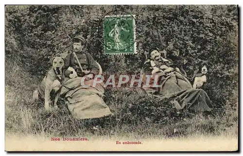 Cartes postales Douane Douanes Douanier Em embuscade Chien