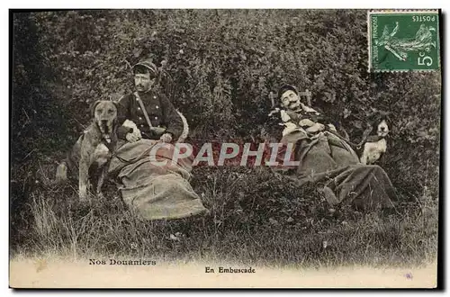 Cartes postales Douane Douanes Douanier En embuscade Chien Chiens