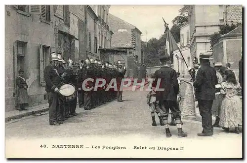 Ansichtskarte AK Sapeurs Pompiers Nanterre Salut au drapeau