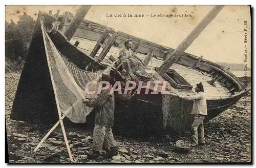 Cartes postales Bateau La vie a la mer le sechage des filets