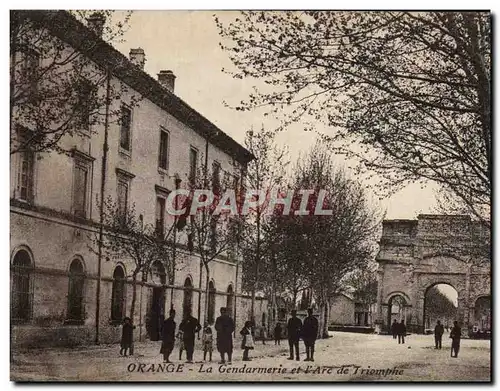 Cartes postales Orange La Gendarmerie et l&#39Arc de Triomphe