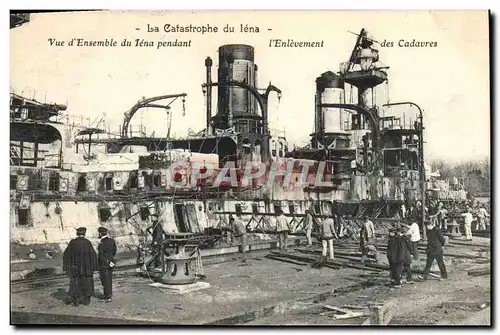 Cartes postales Bateau Catastrophe du Iena Vue d'ensemble du Iena pendant l'enlevement des cadavres