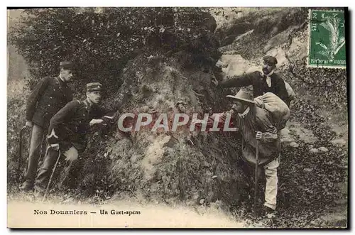 Cartes postales Douanes Nos douaniers Un guet apens