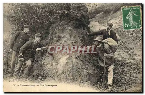 Cartes postales Douanes Nos douaniers Un guet apens