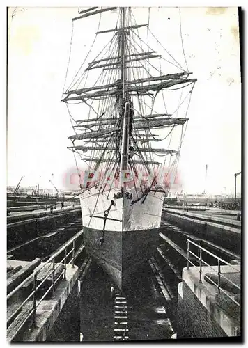 Cartes postales Bateau Voilier Le Havre Trois Mats en cale seche