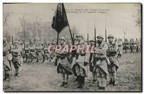 Cartes postales Presentation du drapeau aux troupes francaises Militaria