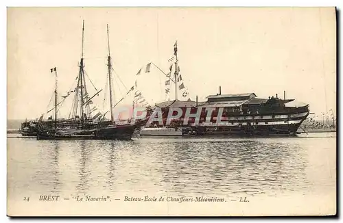 Cartes postales Bateau Voilier Brest le Navarin Bateau Ecole de chauffeurs mecaniciens