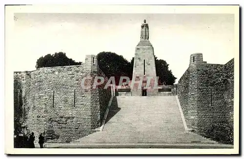 Ansichtskarte AK Monument a la victoire et aux soldats de Verdun Militaria