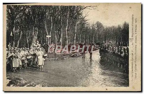 Cartes postales Douanes Lieutenant Colonel P du 149eme regiment d&#39infanterie salue l&#39ancien poteau frontie