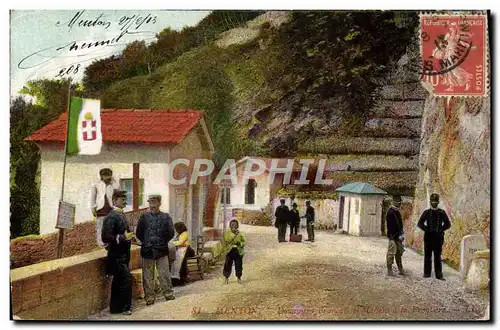 Cartes postales Douanes Menton Douaniers et gendarmes a la frontiere