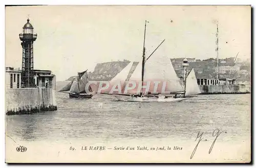 Ansichtskarte AK Bateau Voilier Le Havre Sortie d&#39un yacht au fond la Heve