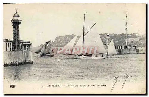 Cartes postales Bateau Voilier Le Havre Sortie d&#39un yacht au fond la Heve