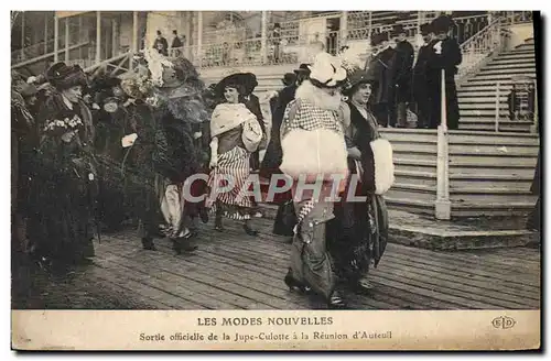 Ansichtskarte AK Mode Coiffe Femme Sortie officielle de la jupe culotte a la reunion d&#39Auteuil