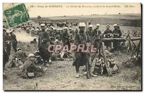 Ansichtskarte AK Militaria Camp de Sissonne La garde du drapeau pendant la Grande Halte