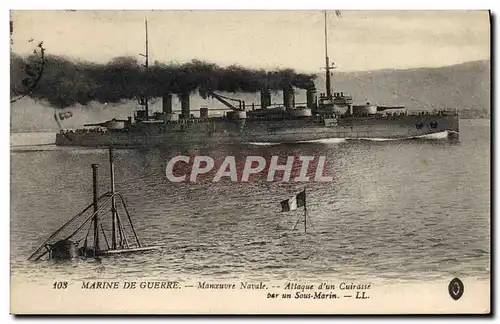 Cartes postales Bateau Manoeuvre navale Attaque d&#39un cuirasse par un sous marin