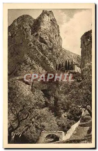 Cartes postales La Douce France Moustiers Sainte Marie et la chapelle de Beauvoir fondee par Charlemagne