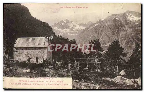 Ansichtskarte AK Alpinisme Cauterets Refuge Russell a Culaque Vallee du Lutour Au fond Le Vignemale