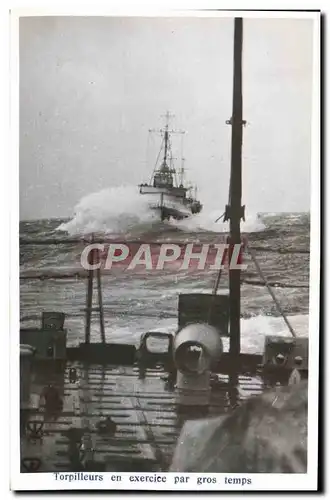 Cartes postales moderne Bateau de guerre Torpilleurs en exercice par gros temps