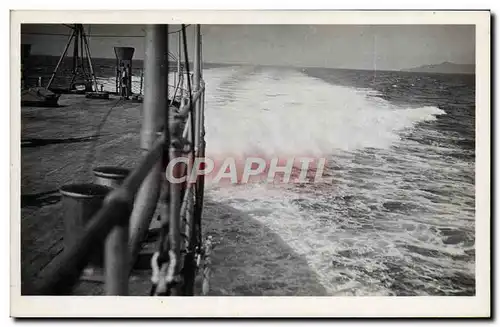 Cartes postales moderne Bateau Guerre