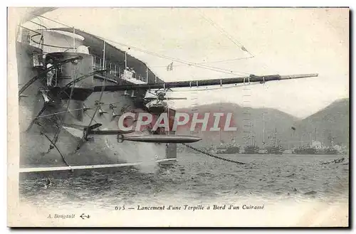 Cartes postales Bateau Guerre Lancement d'une torpille a bord d'un cuirasse