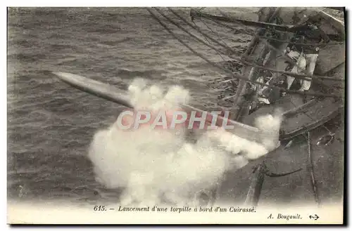 Ansichtskarte AK Bateau Guerre Lancement d&#39une torpille a bord d&#39un cuirasse