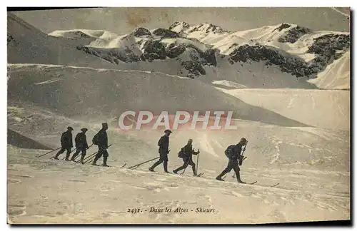 Ansichtskarte AK Sports d&#39hiver Ski Dans les alpes Skieurs