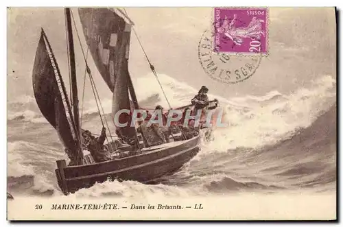 Cartes postales Bateau de peche Dans les brisants voilier