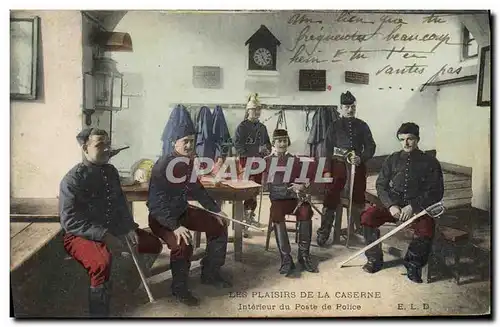 Cartes postales Militaria Plaisirs de la caserne Interieur d&#39un poste de police